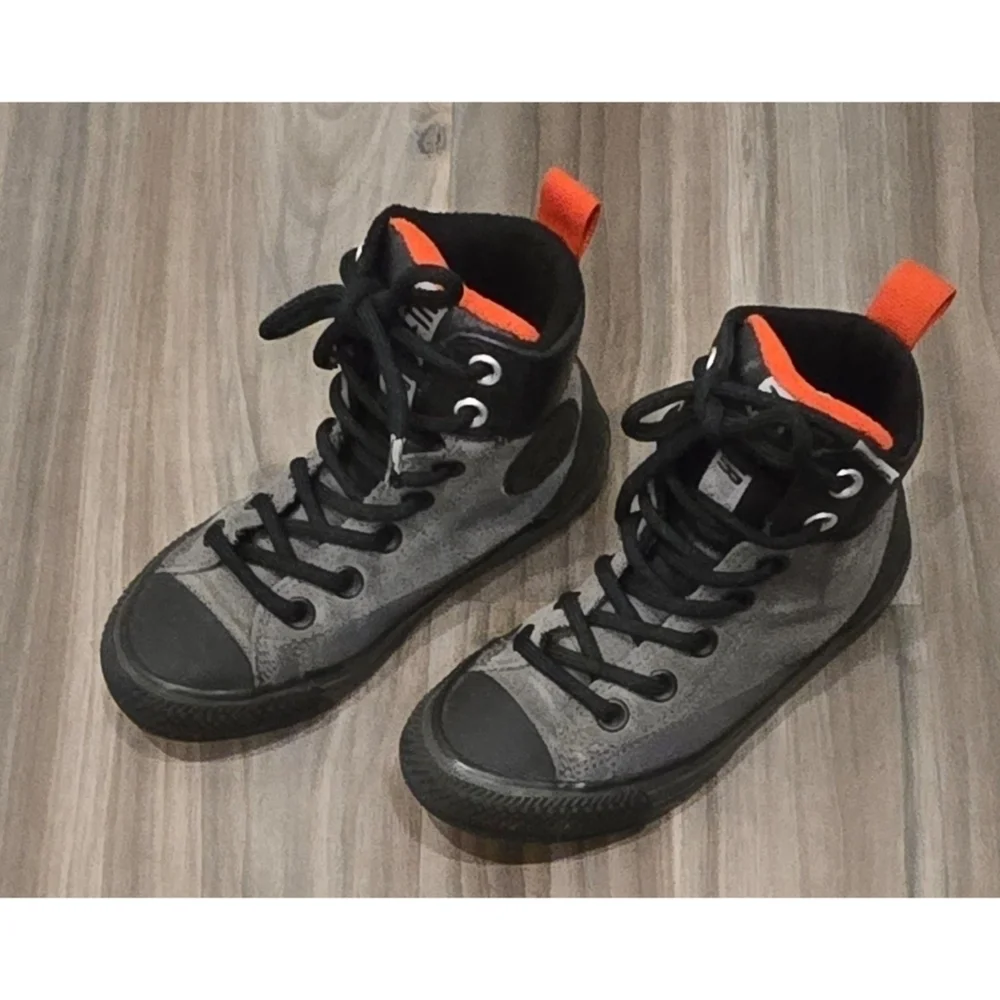 Boys Converse Chuck Taylor All Star Asphalt Leather Boots size 12.5